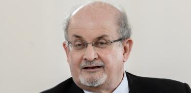 Salman Rushdie en una fotografía de archivo