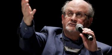 El escritor británico Salman Rushdie.