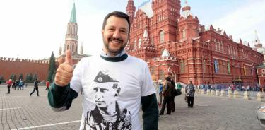 El líder de la Liga, Matteo Salvini, un declarado fan de Putin, que ahora trata de ocultar (La Stampa)
El líder de la Liga, Matteo Salvini, un declarado fan de Putin, que ahora trata de ocultar (La Stampa)
El líder de la Liga, Matteo Salvini, un declarado fan de Putin, que ahora trata de ocultar (La Stampa)
El El líder de la Liga, Matteo Salvini, un declarado fan de Putin, que ahora trata de ocultar