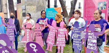 Madres de víctimas de feminicidio y desaparición en Plaza González Arratia