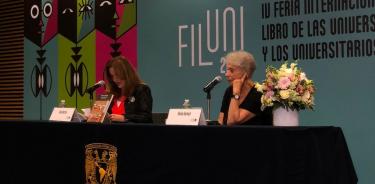Vivian Gornick ofreció la conferencia inaugural de la FILUNI titulada “Escrituras en la Pospandemia”. A izquierda, Rosa Beltrán
