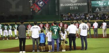 El Gobernador Mauricio Vila Dosal realizó el lanzamiento de la primera bola del tercer juego de la serie por el campeonato de la zona sur de la Liga Mexicana de Béisbol