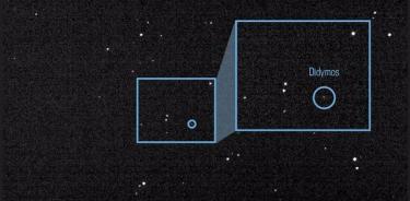 sta imagen de la luz del asteroide Didymos y su luna en órbita Dimorphos es un compuesto de 243 fotos tomadas por la Cámara de reconocimiento y asteroides Didymos para navegación óptica.