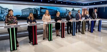 Debate electoral en Suecia, este viernes 9 de septiembre de 2022, con la primera ministra, Magdalena Andersson, cuarta por la izquierda.