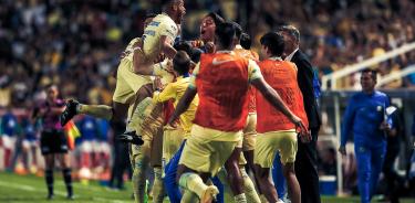 Jonathan Dos Santos y compañía celebran eufóricos el gol del empate