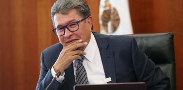 Ricardo Monreal  hace números en Senado