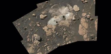 Compuesto por múltiples imágenes del rover Perseverance Mars de la NASA, este mosaico muestra un afloramiento rocoso llamado 