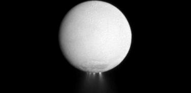El océano subterráneo de la luna Encélado de Saturno debería ser relativamente rico en fósforo disuelto, un ingrediente esencial para la vida.
