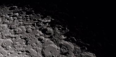 Los impactos de asteroides en la Luna, que han marcado su superficie de cráteres, son responsables de que los polos del satélite de la Tierra se movieran a lo largo del tiempo.