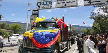 El primer camión que cruzó fue del lado venezolano y transportaba 32 toneladas de hierro