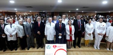 El director general del IMSS, Zoé Robledo, encabezó la conmemoración del Día Mundial del Corazón, junto con personal del Centro Médico Nacional Siglo XXI