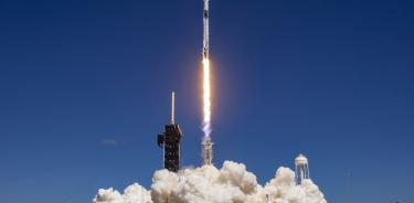 La nave Endurance propulsada al espacio por un cohete Falcon 9.
