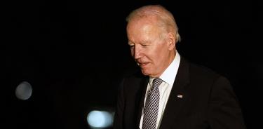 Joe Biden llega a la Casa Blanca tras un evento en Nueva York, la noche de este jueves 6 de octubre de 2022.