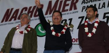 Ignacio Mier Velazco (centro), líder de la bancada de Morena, durante una asamblea para hablar de la reforma electoral.