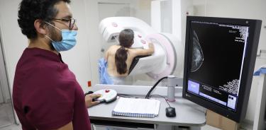 El IMSS ha realizado más de 150 mil acciones de prevención y detección de cáncer de mama entre sus derechohabientes. Recuerda que detectado a tiempo, este tipo de cáncer es curable