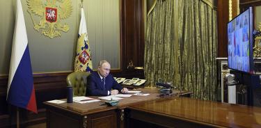 Vladímir Putin, durante una videollamada en San Petersburgo, este lunes 10 de octubre de 2022.