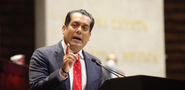 El diputado Sergio Gutiérrez Luna fijó el posicionamiento de Morena del dictamen para reducir las multas que puede imponer el INE a los partidos políticos.
