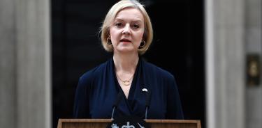 La primera ministra británica Liz Truss anunció su renuncia en un breve mensaje