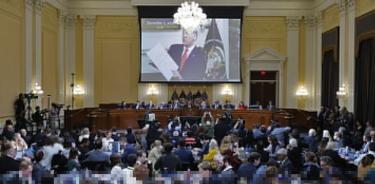 El comité del Congreso que investiga el asalto al Capitolio muestra imágenes de Trump en la Casa Blanca durante una audiencia el 13 de octubre de 2022.