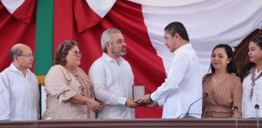 Congreso michoacano entrega
la presea “Constitución de 1814” a la UMSNH