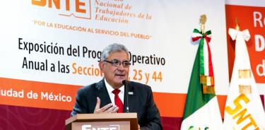 El Maestro Alfonso Cepeda Salas, secretario general del SNTE, dio que la democratización le conviene a esa organización y por ello seguirá adelante.