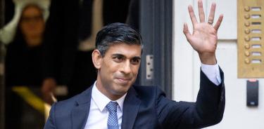 Rishi Sunak llega este lunes a la sede central del Partido Conservador en Londres, donde fue aclamado por sus compañeros