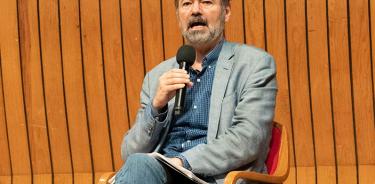 Juan Villoro, miembro de El Colegio Nacional, coordinó la conferencia dedicada al autor italiano a diez años de su partida.