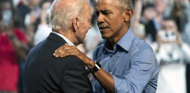 El presidente Biden y el expresidente Obama, juntos en el mitin de Filadelfia