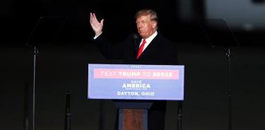 Donald Trump en su último mitin de campaña para las elecciones de este martes en Dayton, Ohio