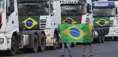Unos 500 camiones se concentran en el Cuartel General del Ejército en Brasilia para pedir un golpe militar contra Lula, el miércoles 9 de noviembre de 2022.