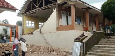 Edificio destrozado en Cianjur, epicentro del terremoto, y localidad a tan solo 75 kilómetros de Yakarta, en cuya área metropolitana viven 30 millones de personas