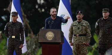 El presidente de El Salvador, Nayib Bukele, habla a militares, el miércoles 23 de noviembre de 2022 en Ciudad Arce.