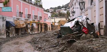 Destrucción en la isla italiana de Ischia tras el corrimiento de tierras que dejó al menos 1 muerto y 10 desaparecidos este sábado 26 de noviembre de 2022.