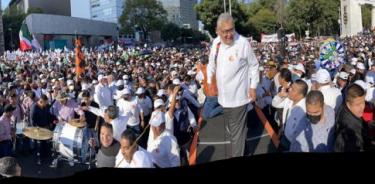 Los Maestros, dirigidos por su secretario general Alfonso Cepeda Salas, participaron en el Desfile conmemorativo a los cuatro años de gobierno del Presidente López Obrador.