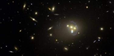 La luz intracumular proviene de estrellas en cúmulos que no están unidas gravitacionalmente a ninguna galaxia.