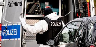 Policía de la brigada antiterrorista durante la redada en Berlín