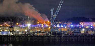 Escena tras la explosión ocurrida este sábado 10 de diciembre de 2022 en la isla británica de Jersey.