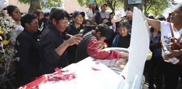 Familiares honran a sus seres queridos fallecidos en la represión de las protestas y piden la renuncia de la presidenta, Dina Boluarte, el domingo 18 de diciembre de 2022 en Ayacucho, Perú.