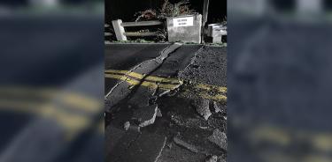 Una carretera dañada tras el terremoto de 6.4 grados Richter que sacudió el norte de California este martes 20 de diciembre de 2022.