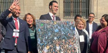 El diputado se había negado a pagar por la fotografía al autor