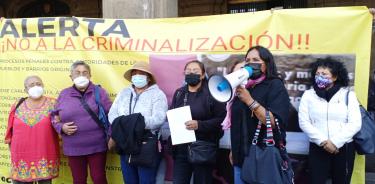 Comité Pro- Panteón y habitantes de San Gregorio Atlapulco frente al edicifio del gobierno