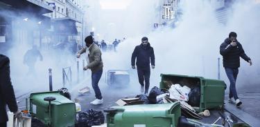 Disturbios entre manifestantes y policías tras el asesinato racista a tiros de tres kurdos en París, este viernes 23 de diciembre de 2022.