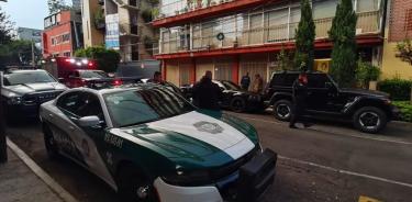 Vecinos del lugar reportaron un olor extraño proveniente de la vivienda, por lo que elementos de la policía acudieron para corroborar el hallazgo