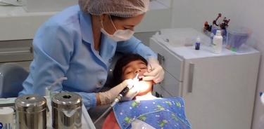 Una vez que supere la etapa de pruebas, el mantenedor de espacio para piezas dentales podrá ser colocado en una sola cita.