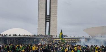 Bolsonaristas tomaron por asalto las sedes del Ejecutivo, el Legislativo y el Judicial, en la plaza de los Tres Poderes, en Brasilia