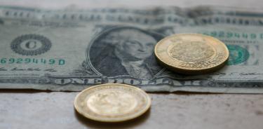 El peso mexicano rompe récord y se sitúa por debajo de los 19 pesos por dólar