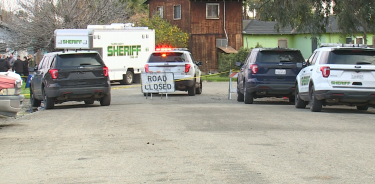 La policía de Goshen (California) en la escena del crimen