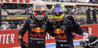 El equipo Red Bull con Max y 'Checo' Pérez listo para la temporada que viene