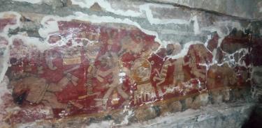 Aunque hay pinturas en todos los muros, ejecutadas en un “estilo códice”, destacan las escenas de guerra de la cámara principal.