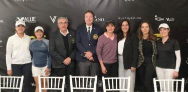 Lorena Ochoa en compañìa del federativo de golf Fernando Lemmen Meyer y algunas jugadoras profesionales
